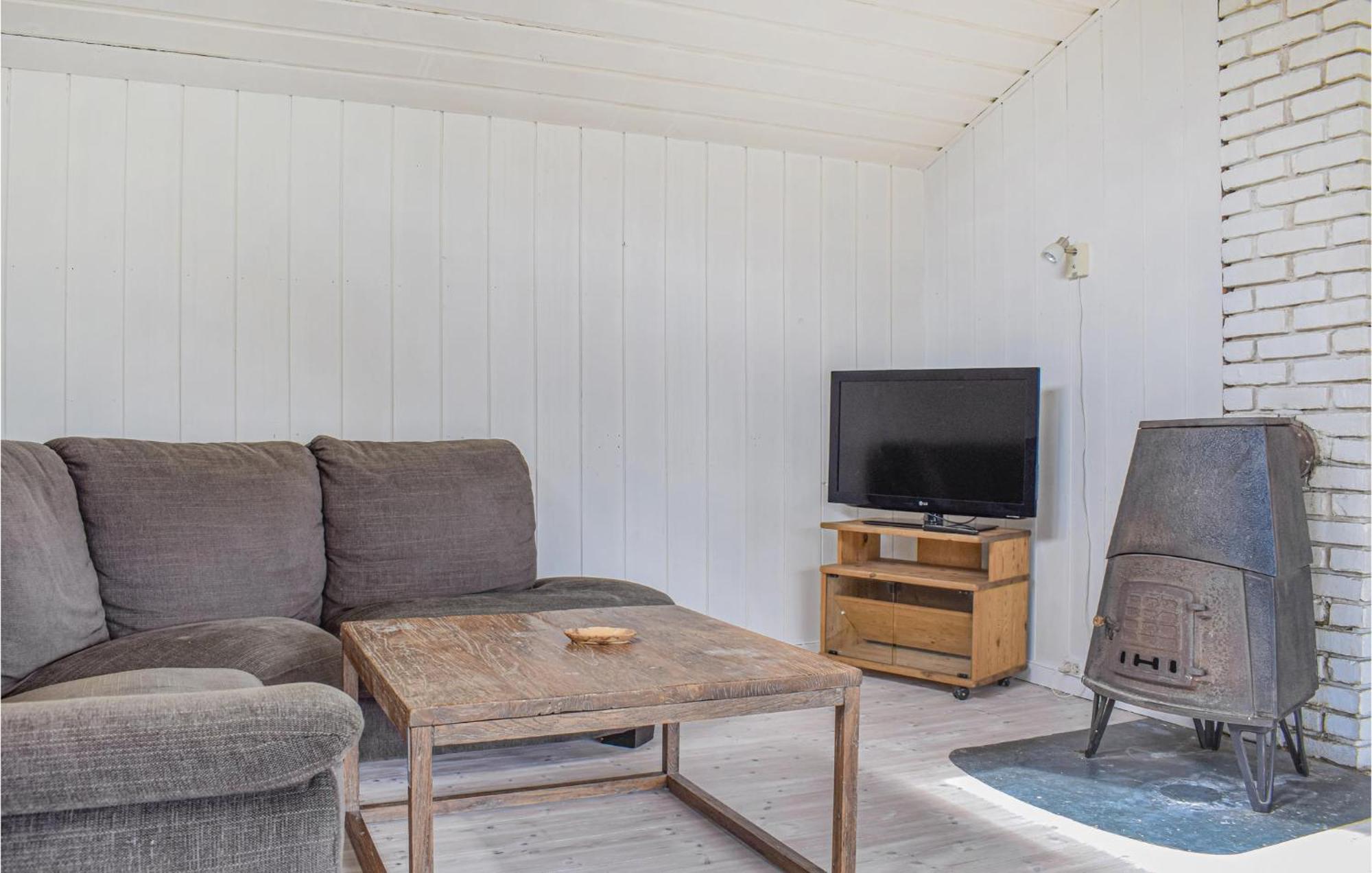 Beautiful Home In Vallavik With Kitchen Bu Exterior photo